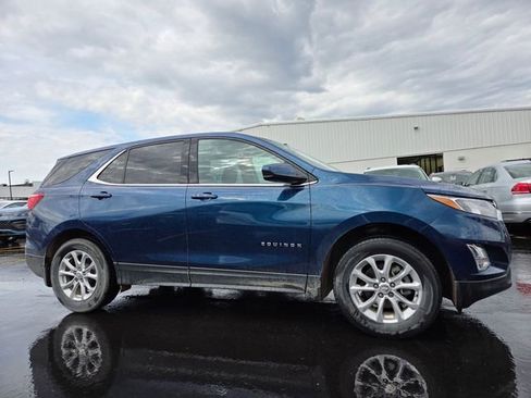 Used 2020 Chevrolet Equinox LT w/ Driver Convenience Package image 3