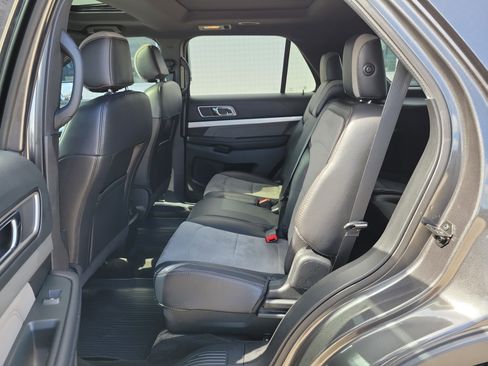 Used 2017 Ford Explorer XLT w/ Equipment Group 202A image 13