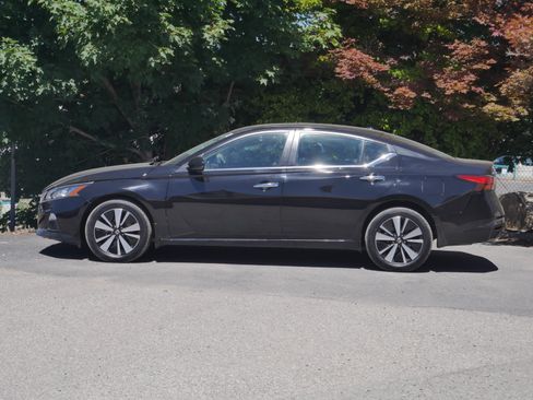 Certified 2022 Nissan Altima 2.5 SV w/ SV Premium Package AWD/4WD image 13