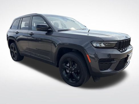 Used 2023 Jeep Grand Cherokee Altitude image 9