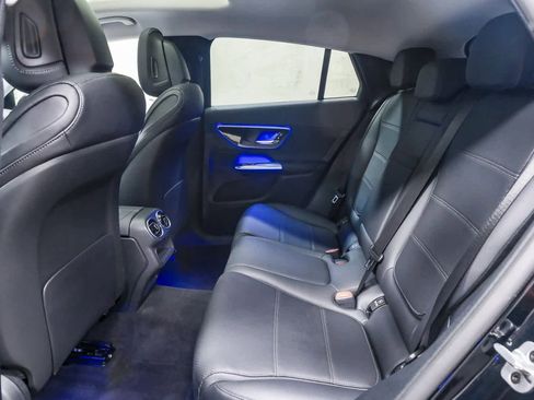 Used 2025 Mercedes-Benz GLC 300 4MATIC image 18
