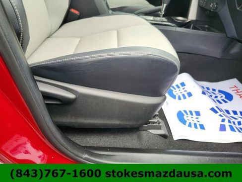 Used 2018 Toyota RAV4 Limited FWD image 25