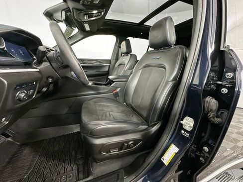 Used 2023 Jeep Grand Cherokee Trailhawk w/ Luxury Tech Group III AWD/4WD image 4