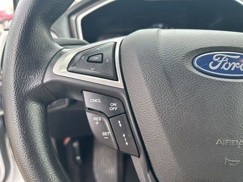 Used 2020 Ford Fusion SE image 17