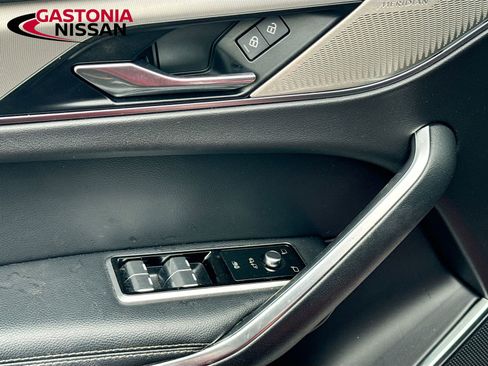 Used 2024 Jaguar F-PACE R-Dynamic S image 23