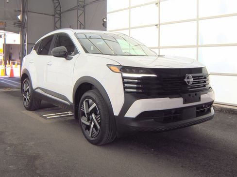 Used 2026 Nissan Kicks SV FWD image 2
