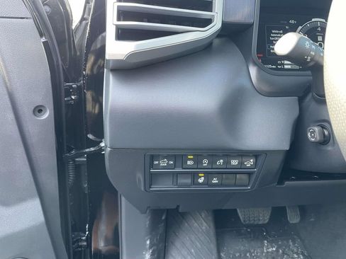 Used 2025 Toyota Tundra Platinum image 32