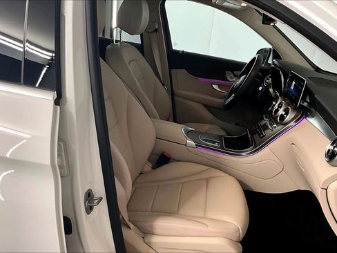 Used 2022 Mercedes-Benz GLC 300 GLC 300 image 8