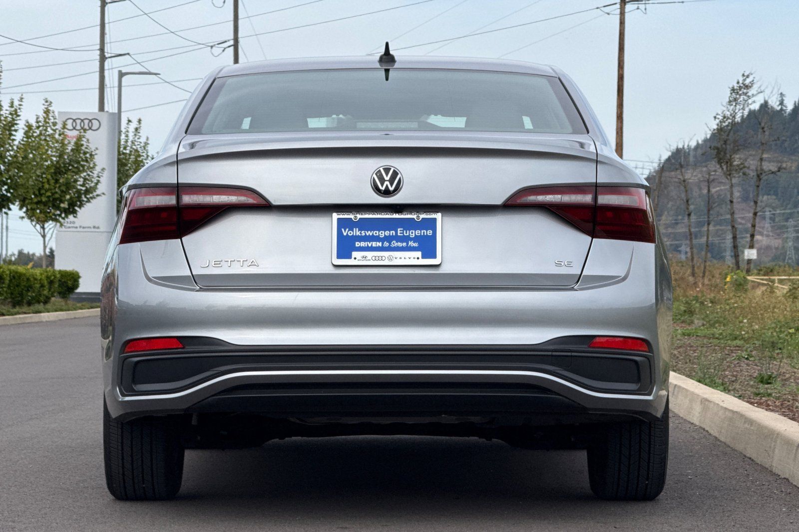 Used 2024 Volkswagen Jetta SE w/ Panoramic Sunroof Package FWD image 4