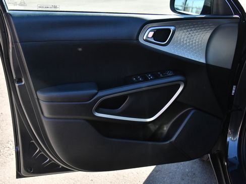 Used 2024 Kia Soul LX w/ Option Group 015 FWD image 13