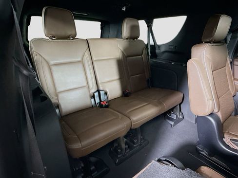 Used 2023 Chevrolet Suburban High Country w/ Advanced Technology Package image 29