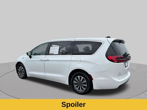 Used 2024 Chrysler Pacifica Limited FWD image 13