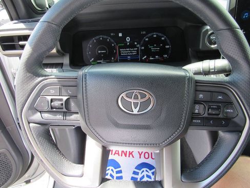Used 2025 Toyota 4Runner Platinum AWD/4WD image 28