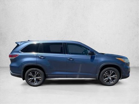 Used 2016 Toyota Highlander XLE AWD/4WD image 4