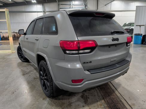 Used 2019 Jeep Grand Cherokee Altitude image 4