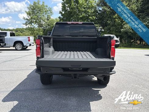 Used 2024 Chevrolet Silverado 2500 High Country w/ High Country Premium Package AWD/4WD image 6