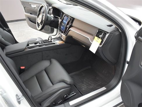 Used 2023 Volvo S60 B5 Ultimate w/ Climate Package image 19