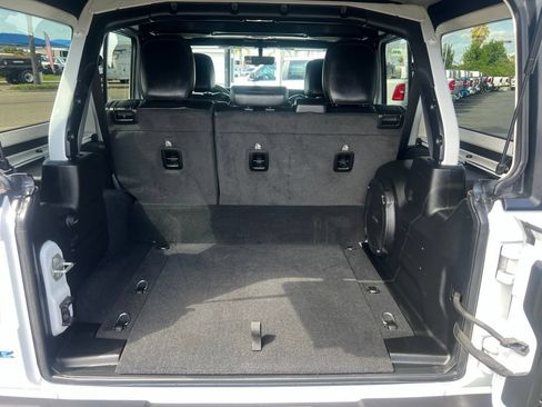 Used 2023 Jeep Wrangler Unlimited Sahara AWD/4WD image 52