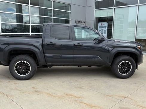 Used 2024 Toyota Tacoma TRD Off-Road image 8