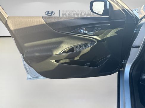 Used 2018 Chevrolet Malibu LT image 15