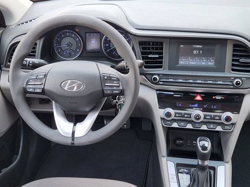 Used 2020 Hyundai Elantra SE FWD image 25