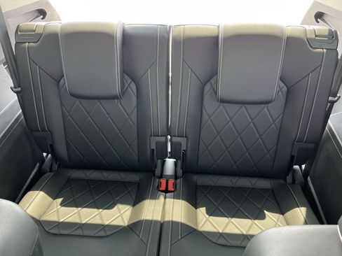 Used 2024 Volkswagen Atlas SEL Premium R-Line AWD/4WD image 24