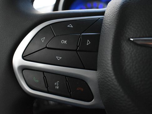 Used 2022 Chrysler 300 Touring L image 19