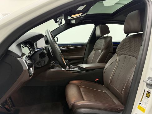 Used 2019 BMW 540i w/ M Sport Package image 12