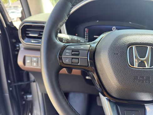 Used 2025 Honda Pilot Elite image 17