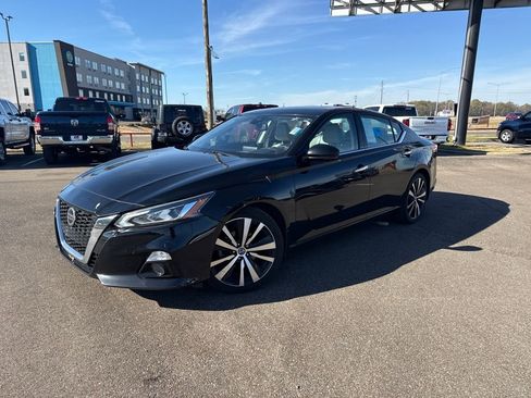 Used 2019 Nissan Altima 2.5 Platinum image 3