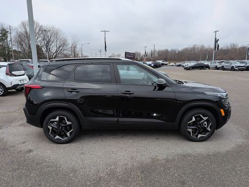 Used 2025 Kia Seltos S image 2