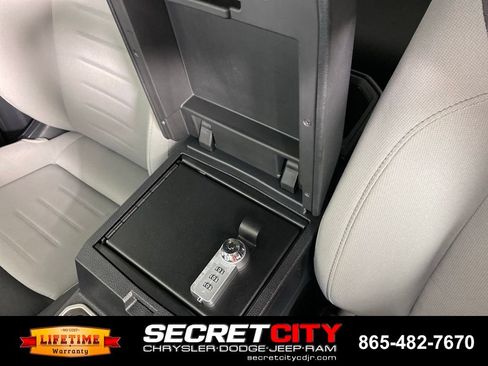Used 2025 Toyota Tacoma TRD Off-Road AWD/4WD image 23