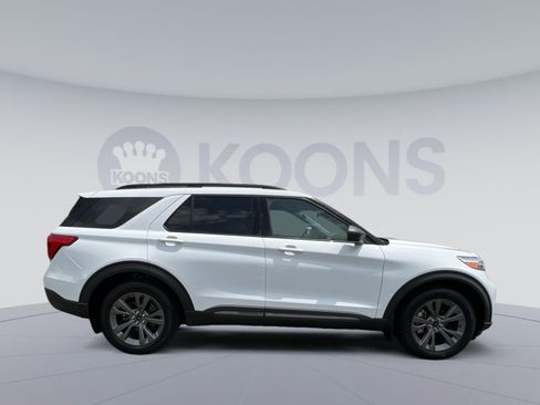 Used 2021 Ford Explorer XLT w/ Equipment Group 202A AWD/4WD image 17
