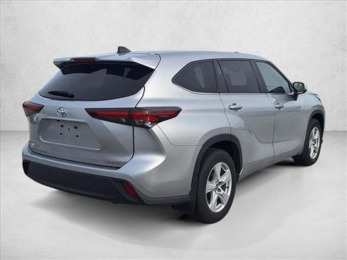 Certified 2024 Toyota Highlander LE image 5