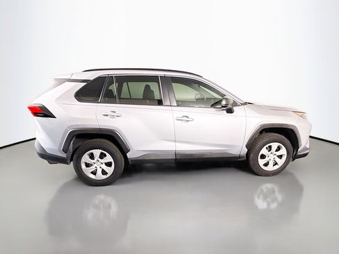 Used 2021 Toyota RAV4 LE image 11