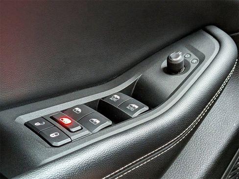 Used 2023 Jeep Grand Cherokee Altitude image 27