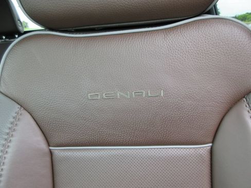 Certified 2025 GMC Sierra 2500 Denali w/ Denali Reserve Package AWD/4WD image 22
