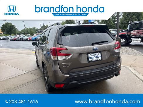 Used 2024 Subaru Forester Premium AWD/4WD image 4