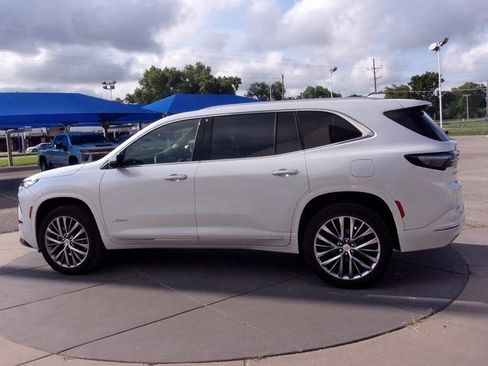 Used 2025 Buick Enclave Avenir w/ Trailering Package, 5000 lbs. image 18