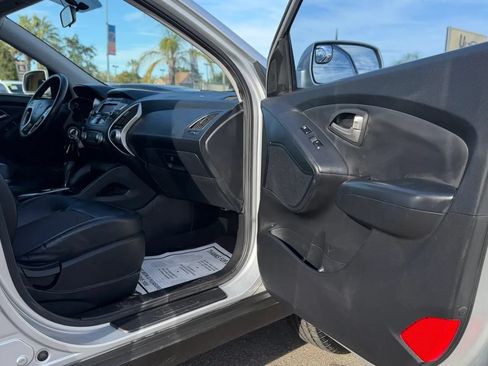 Used 2010 Hyundai Tucson GLS w/ Popular Equipment Pkg 2 FWD image 12