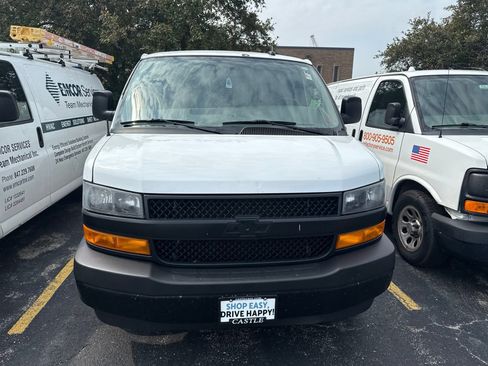 Used 2022 Chevrolet Express 2500 w/ Driver Convenience Package RWD image 2