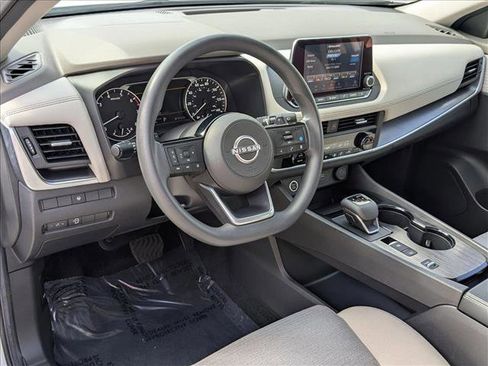 Used 2023 Nissan Rogue SV image 10