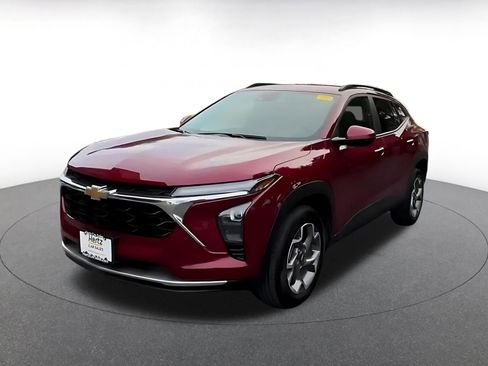 Used 2025 Chevrolet Trax LT image 6