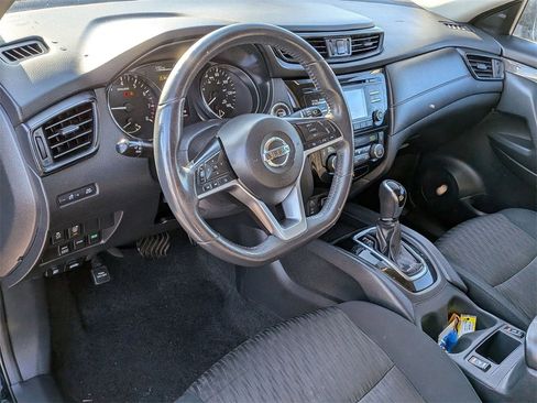 Used 2017 Nissan Rogue SV w/ Midnight Edition Package image 10