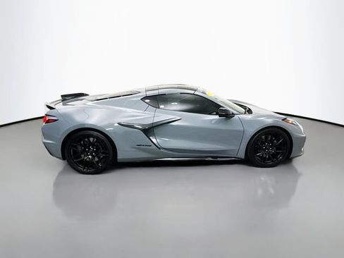 Used 2024 Chevrolet Corvette Z06 RWD image 9