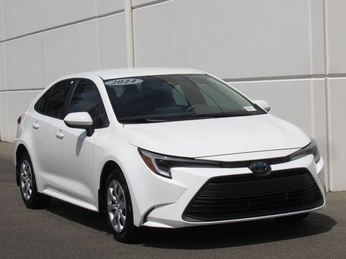 Certified 2024 Toyota Corolla LE FWD image 2