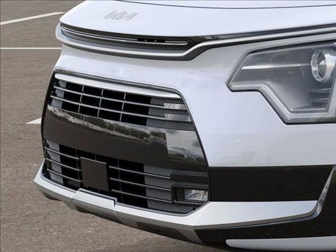 New 2025 Kia Niro EX Touring image 12
