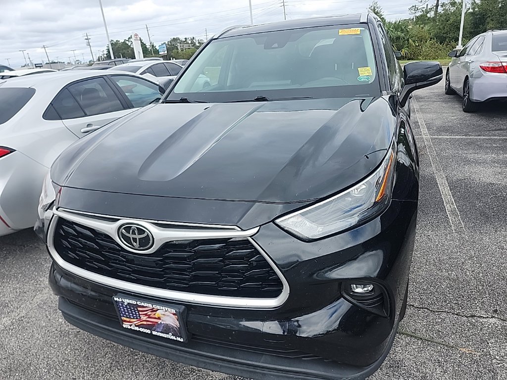 Used 2022 Toyota Highlander XLE AWD/4WD image 5
