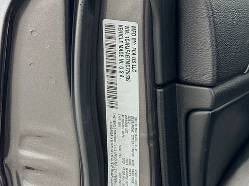 Used 2021 Jeep Grand Cherokee Laredo X image 12