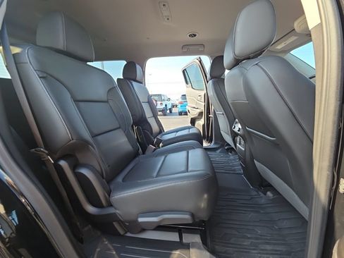 Used 2023 GMC Acadia SLT w/ LPO, Floor Liner Package AWD/4WD image 34